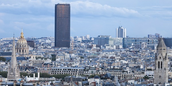 En quelle année fut inaugurée la tour Montparnasse, le premier gratte-ciel de Paris ?