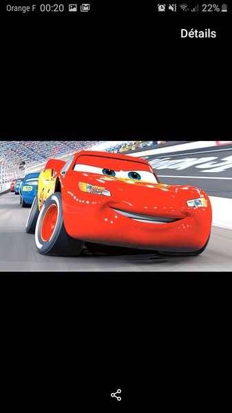 Quel est le numéro de course de Flash McQueen dans Cars ?