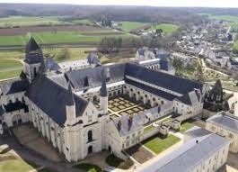 Cette photo représente l'abbaye de Fontevraud, dans le Maine-et-Loire