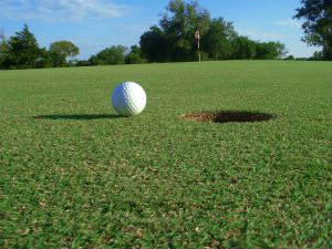 Au golf, quelle sorte de point permet d'avantager le score de sa carte ?