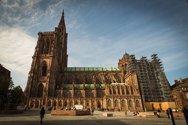 Quelle est la hauteur de la cathédrale de Strasbourg ?