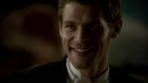 Dans la saison 3 et 4 de The vampire diaries, pour qui Klaus a le béguin ?