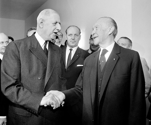 Le 8 juillet, avec quel chancelier allemand Charles de Gaulle a-t-il scellé la réconciliation franco-allemande à Reims ?