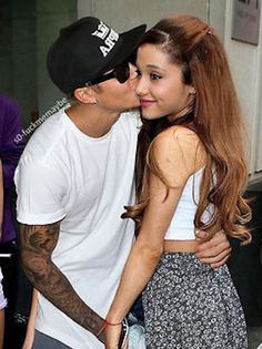 Vrai ou faux : Ariana Grande est en couple avec Justin Bieber.