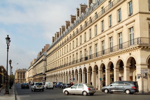 Quel est le nom de cette grande rue parisienne ?