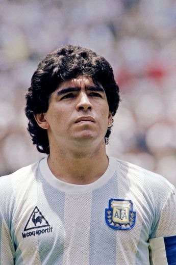Quel était le célèbre surnom de Diego Maradona ?