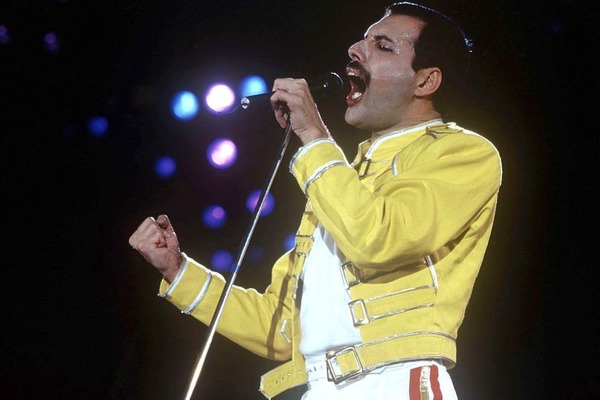 Le 24 novembre 1991, Freddie Mercury s'éteint. Quelle chanson de Queen résonne alors comme un adieu ?