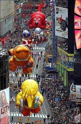 Who organizes the parade in NYC ?