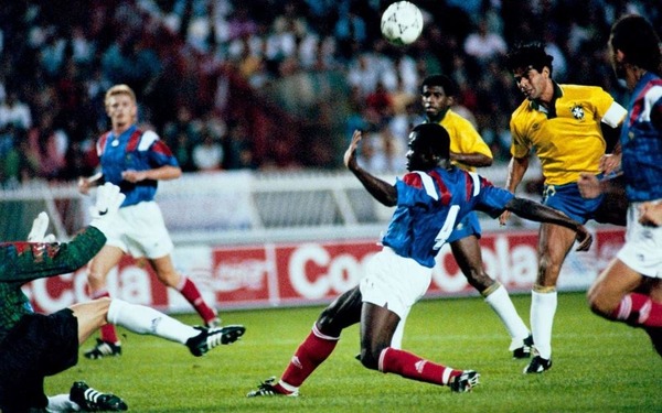 Lors d'un match amical de 1992, qui s'est imposé sur le score de 2-0 ?