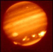 Quelle comète s'est disloquée lors de son approche de la planète Jupiter puis est entrée en collision avec elle entre le 16 et le 22 juillet 1994 ?