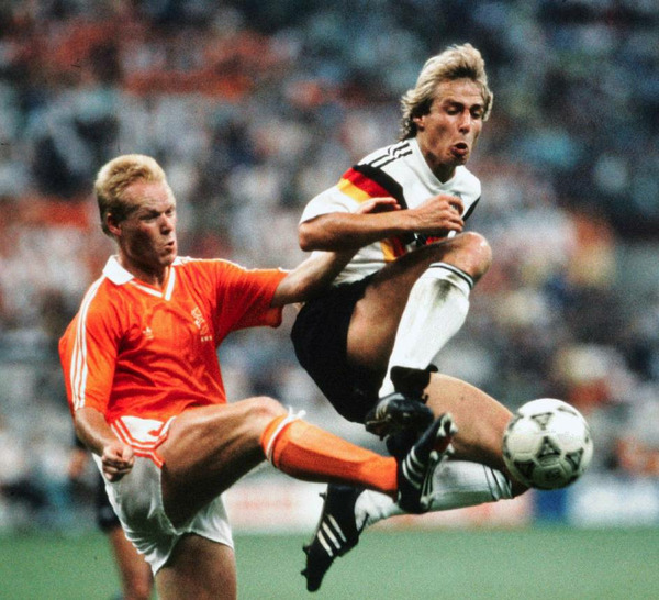 Les hollandais sont éliminés dès les 8èmes de finale de ce Mondial par les allemands sur le score de...