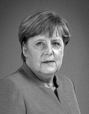 Première femme à être nommée chef du gouvernement de la République fédérale d’Allemagne.