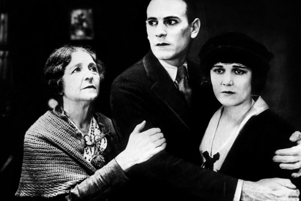 En 1923, Chaplin réalise ce film dans lequel Edna Purviance est en vedette, il s'agit de ?