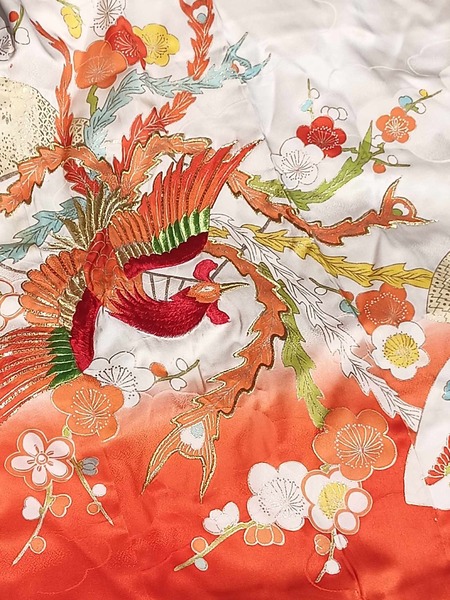 Quel oiseau est représenté sur ce kimono ?