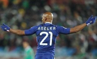 Dans quel club Nicolas Anelka jouait lorsqu'il a connu sa première sélection ?