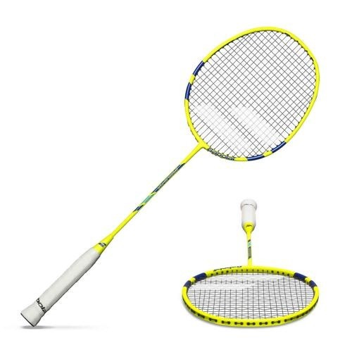 Quel mot ne désigne pas une partie de la raquette de badminton ?