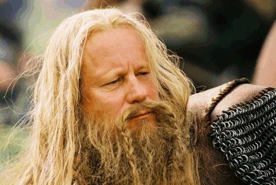 Acteur suédois vu dans le roi Arthur, Will Hunting et Thor ?