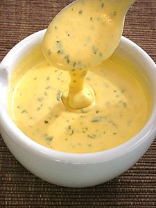 Quel ingrédient n'entre pas dans la composition de la sauce béarnaise ?