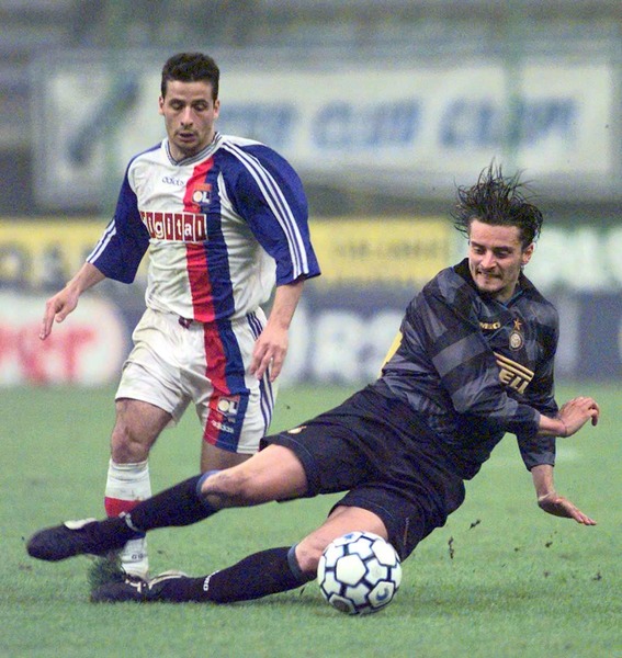 En 1998, pour quel club quitte-t-il Lyon ?