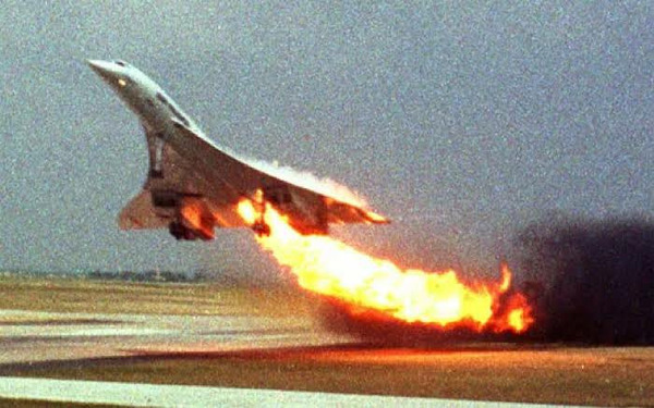 Quel célèbre avion s'est écrasé en 2000 ?