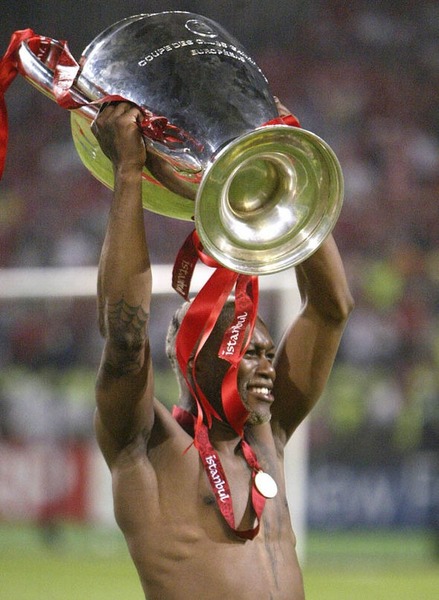 Avec Liverpool, il remporte la finale de la LDC 2005 face à.....