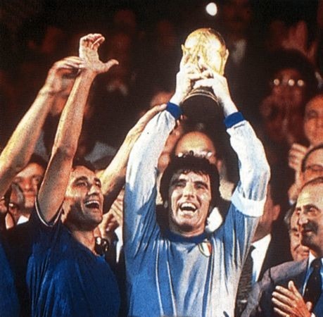 Quel record Dino Zoff a-t-il battu à l'issu de ce Mondial ?