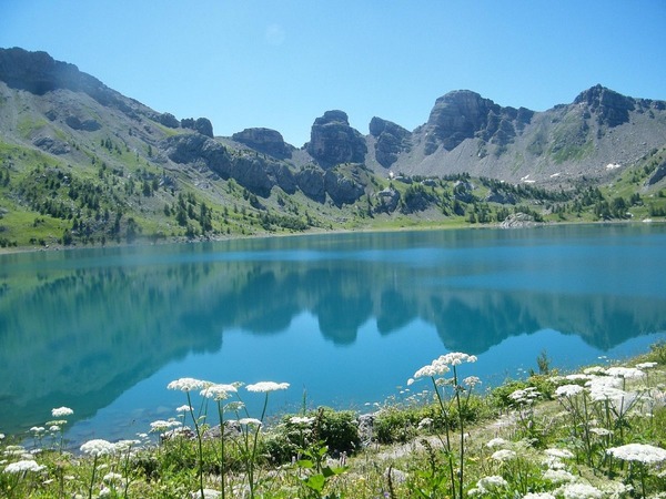 Dans quel parc naturel de France se trouve le lac d’Allos situé à 2 230 m d’altitude ?