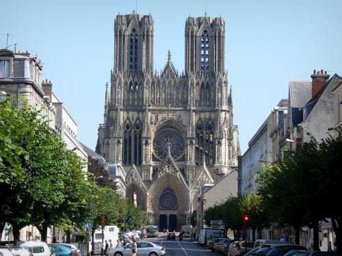 La ville de Reims a été choisie en raison de son histoire.