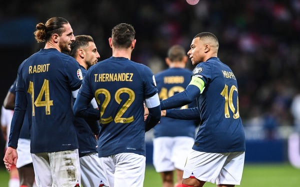 Au mois de Novembre, l'équipe de France remporte la plus large victoire de son histoire. Sur quel score les Bleus ont-ils battu Gibraltar ?