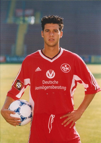 Il remporte la Bundesliga dès sa première saison avec Kaiserslautern.