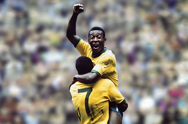 Dans cette finale, c'est Pelé en personne qui ouvre le score.