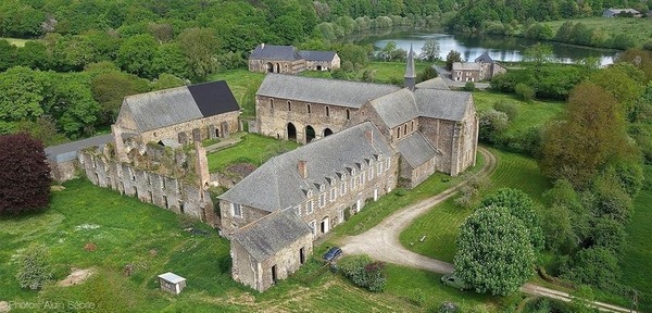 Dans quel département se trouve l'abbaye Notre-Dame de Clairmont ?