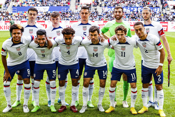 En 2022 au Qatar, quelle équipe ne se trouve pas dans le même groupe de poules que les Yanks ?