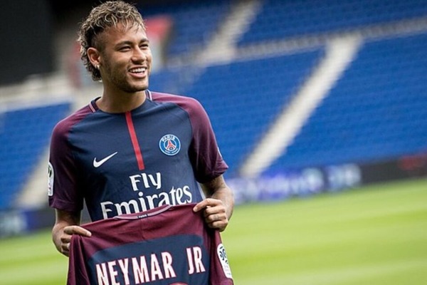 Quand il rejoint le PSG en 2017, quel club Neymar vient-il de quitter ?