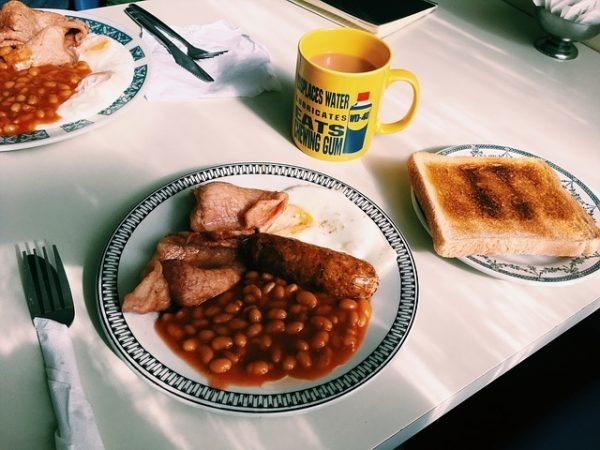 En Angleterre  le petit déjeuner est un repas complet