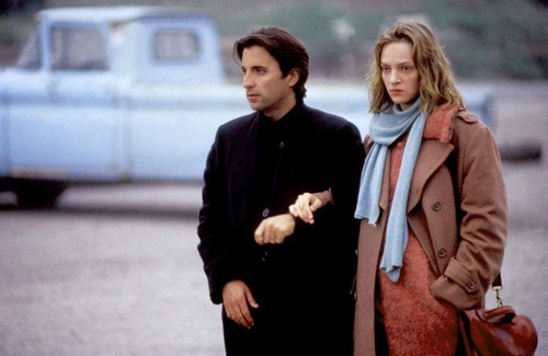 Dans quel film Uma Thurman interprète-t-elle une étudiante aveugle ?