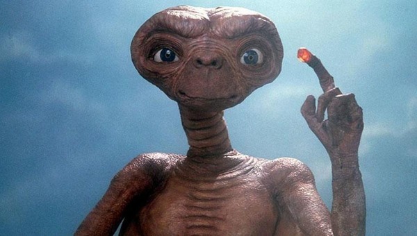 Qui a réalisé le célèbre film : "E.T., l'extra-terrestre" ?