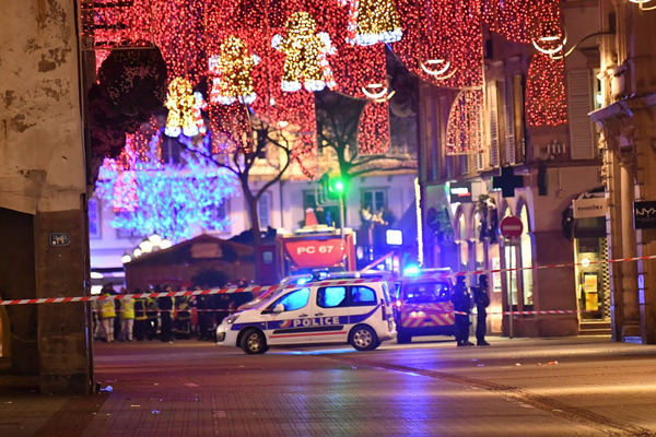 Le 11 décembre, quelle ville est victime d'un attentat islamiste faisant 5 morts ?