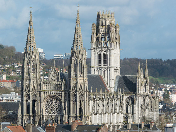 Quel célèbre peintre a immortalisé la cathédrale de Rouen « sous toutes ses coutures » ?
