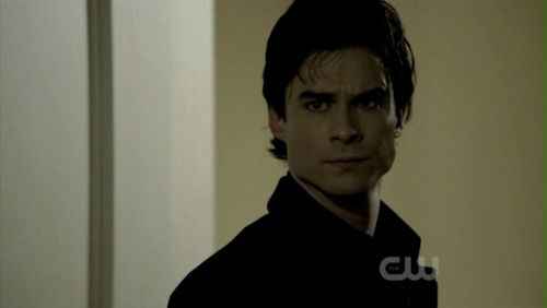 Qui dit à Damon "Elle ne te pardonnera jamais. Et pour un vampire, jamais c’est très long" ?