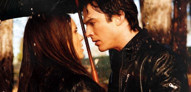 Mikor lett Elena, Damonbe szerelmes ?