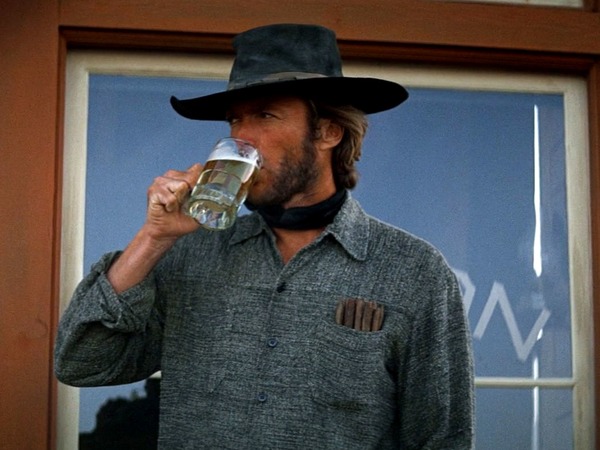Dans "L'homme des hautes plaines" quel est le nom du personnage joué par Clint ?