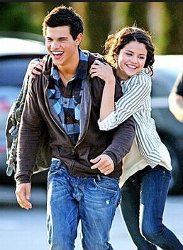 Taylor Lautner est-il sorti avec Séléna Gomez ?
