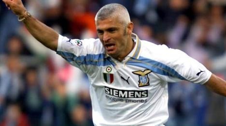 En 1999 il rejoint la Lazio de Rome où il restera 2 saison et remportera .....