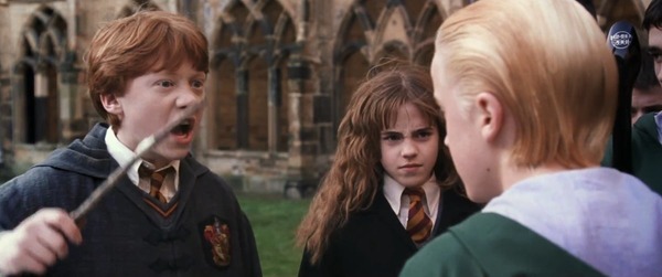 Dans "Harry Potter et la chambre des secrets", quel insulte Drago lance-t-il à Hermione Granger ?