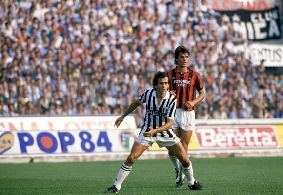 Avec l'AC Milan, il remporte son premier Championnat italien en 1986.