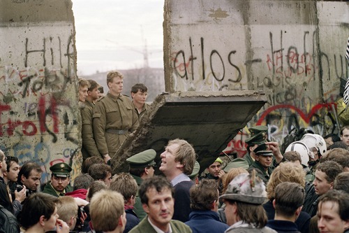Chute du mur de Berlin et fin de la Guerre froide :