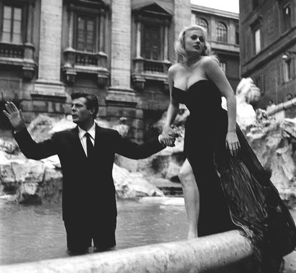 À qui s’adresse Anita Ekberg depuis la fontaine de Trévi dans le film de Fellini, « La Dolce Vita » ?