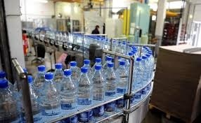 Combien de bouteilles d'eau existe-t-il dans le monde ?