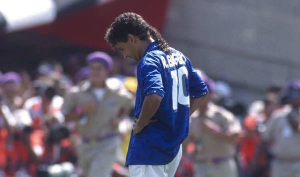 Roberto Baggio inscrira le dernier tir au but qui offrira la victoire à l'Italie.